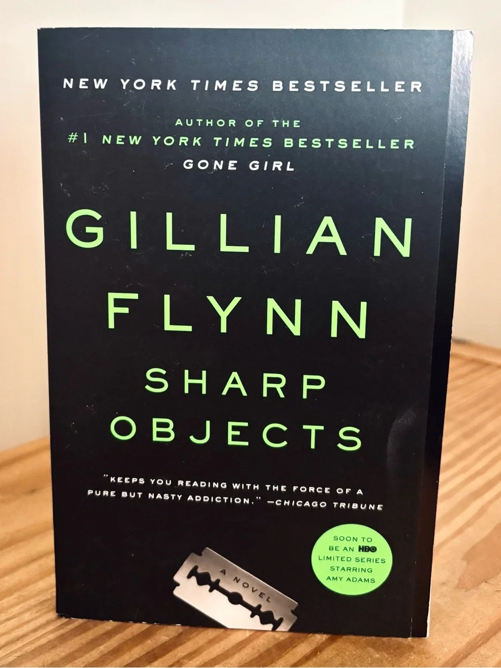 💥 Sharp Objects by Gillian Flynn